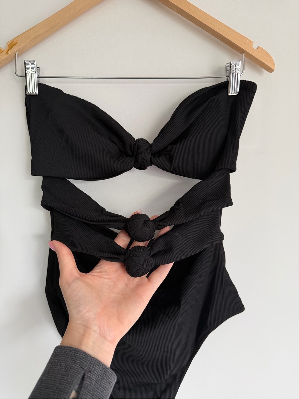 Aerie Black Ribbed Cutout One-Piece Swimsuit | Knotted Detail | Size Large - Picture 3 of 6